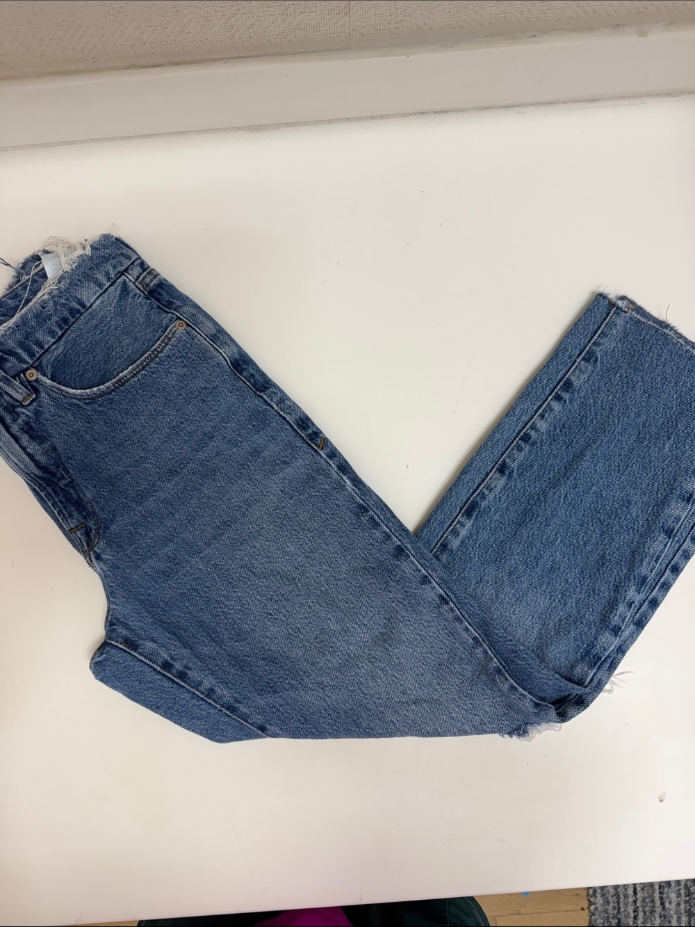 Good American Distressed Straight-Leg Blue Denim Jeans